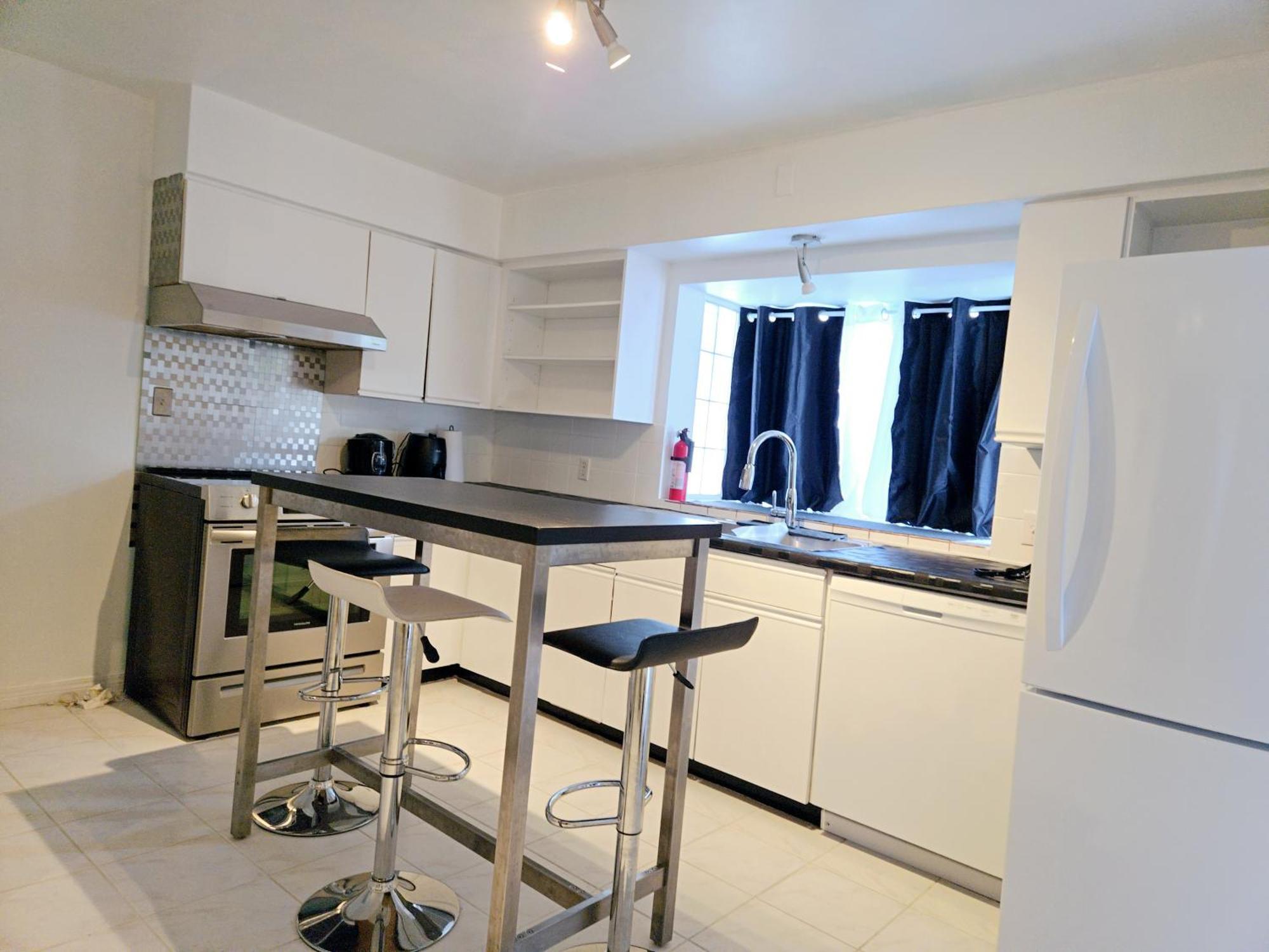 Charming Room With Attached Private Bath In The Heart Of Vancouver! Private Parking, Self Check-In & Just 4 Mins To Metrotown! Exterior foto